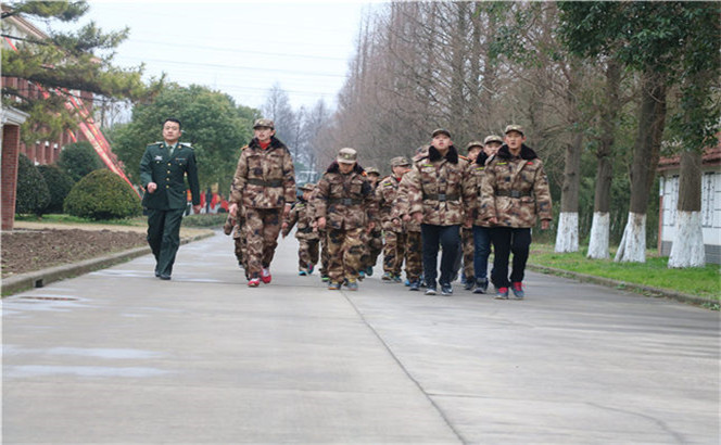 青春期阶段的孩子时候参加军事夏令营吗？